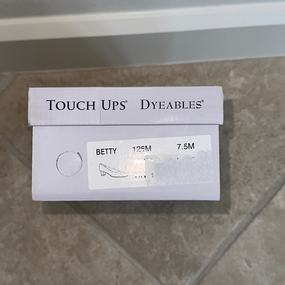 Benjamin Walk Touch Ups Dyeables Betty White Satin Pump - Size 7.5 - Picture 9 of 9